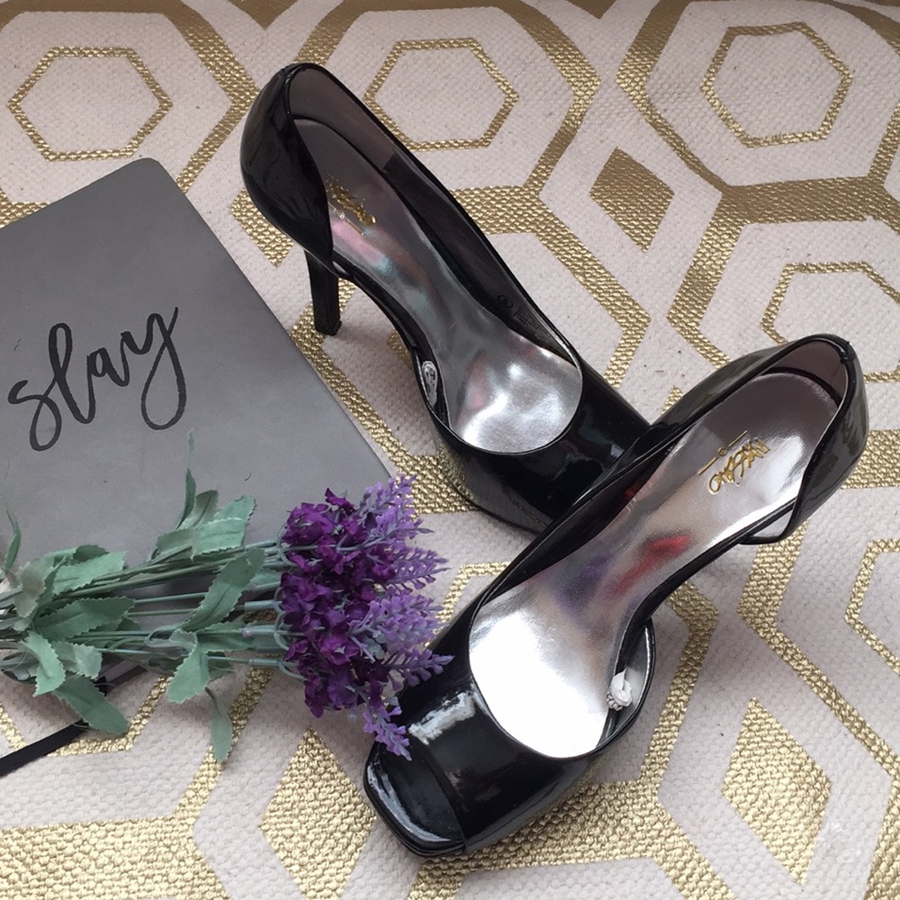 ♣️Mossimo black patent leather heels♣️